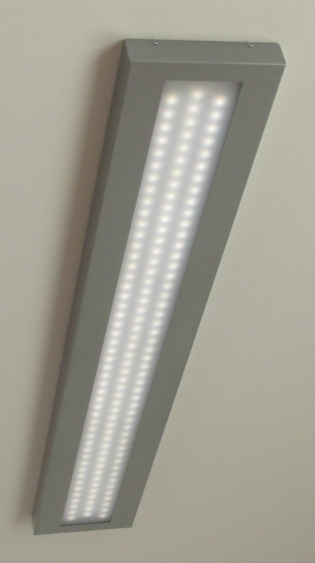 kuhinja_LED-stropna.jpg kuhinja_LED-stropna.jpg